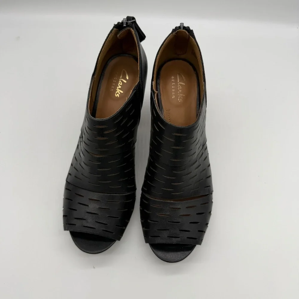 Clarks Artisan Okena Sass Black Leather Peep‎ Toe Shooties Back Zip Heel 7.5